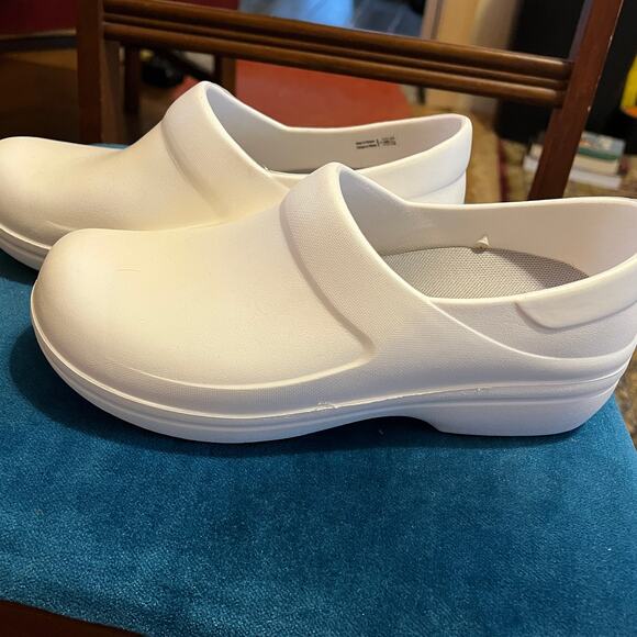 Crocs dual comfort white nurse work shoes 9W slip resistant sole NWOT womens - Picture 1 of 12